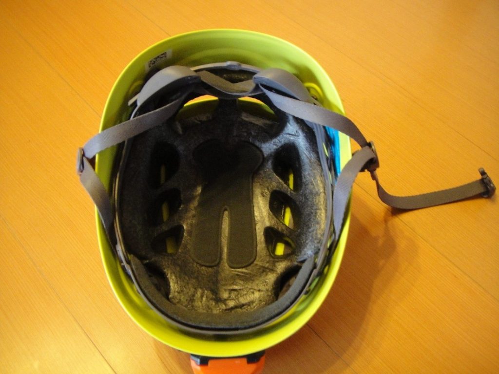 ペツルの登山用ヘルメットのエリオスの内側
