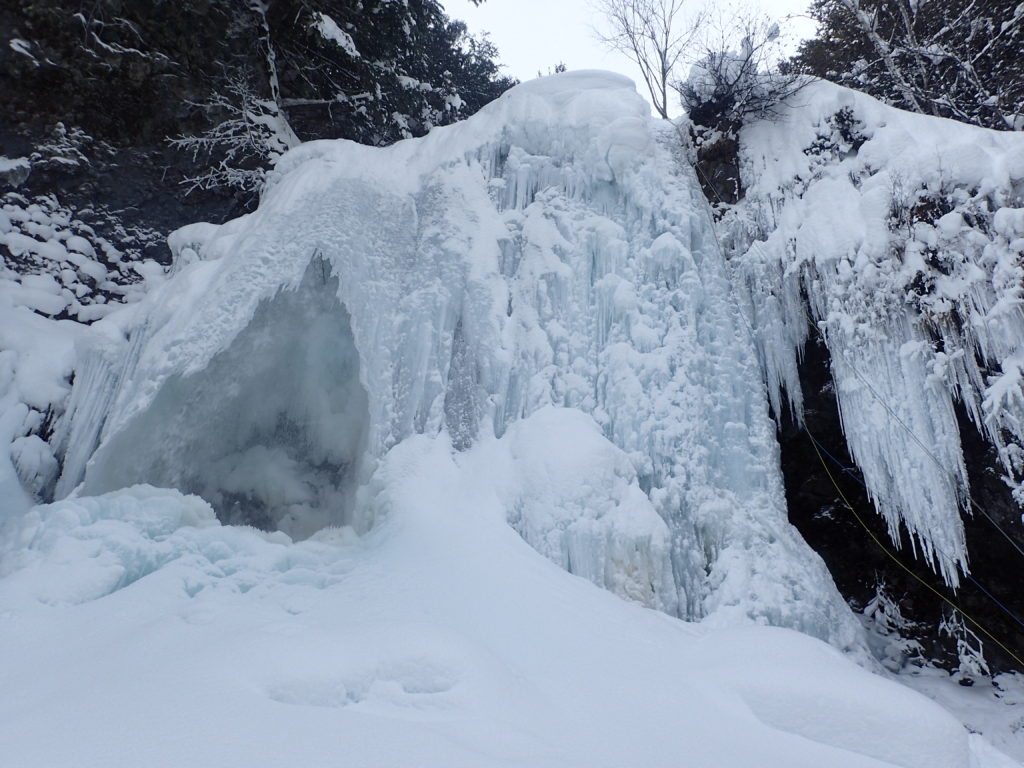 凍りついた乗鞍高原の善五郎の滝