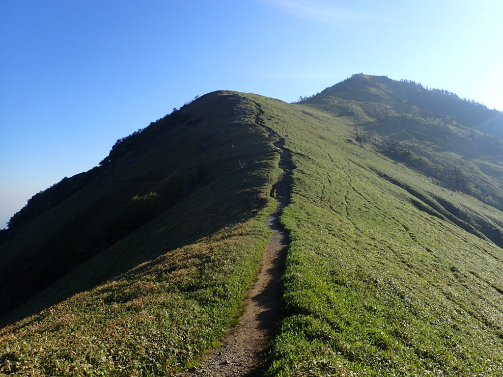 ジロウギョウ方面からの剣山への登山道