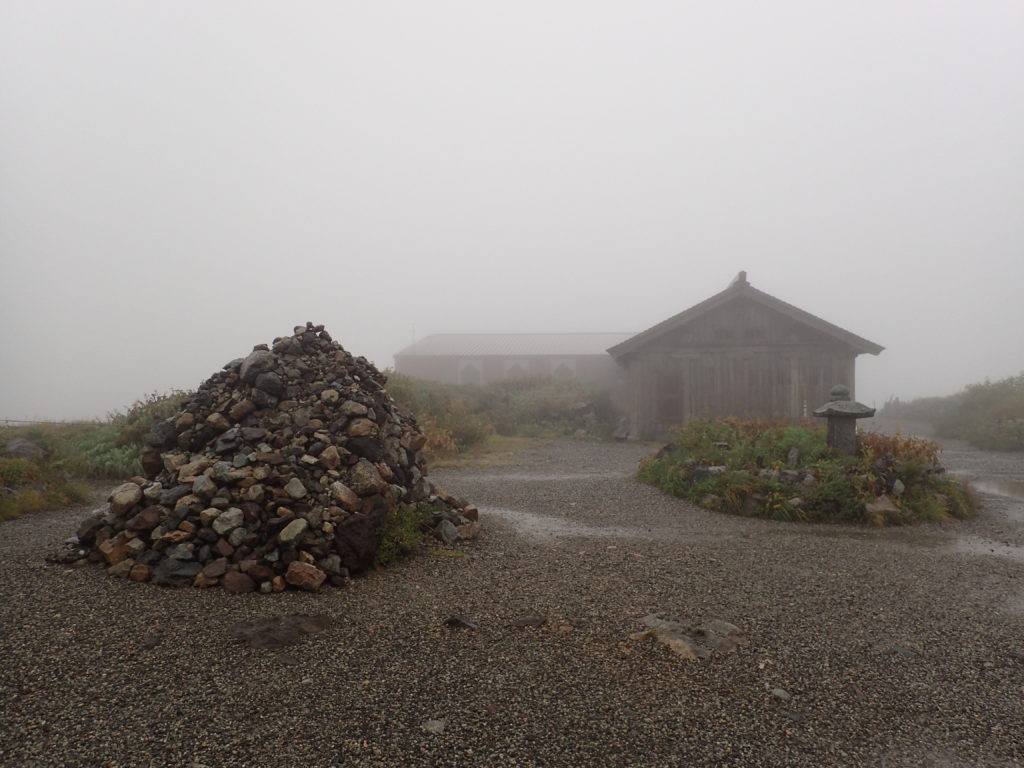 日本最古の山小屋である立山室堂山荘