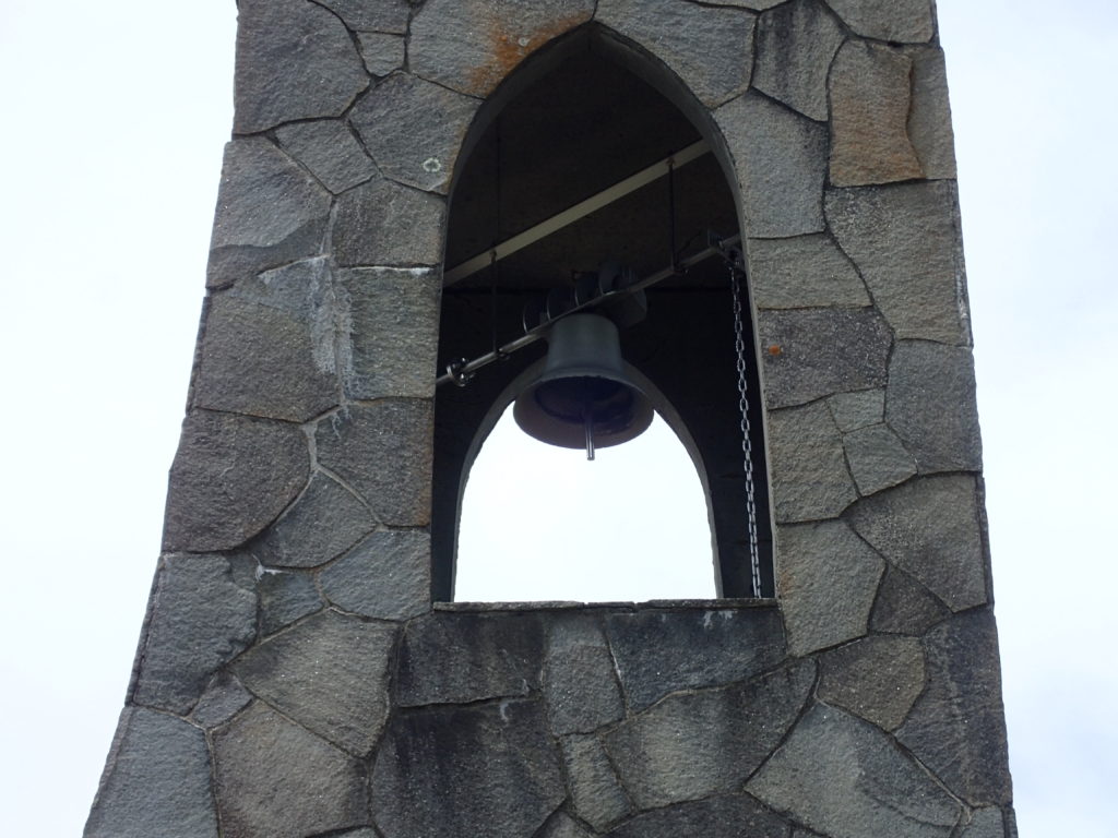 美ヶ原高原の美しの塔の鐘