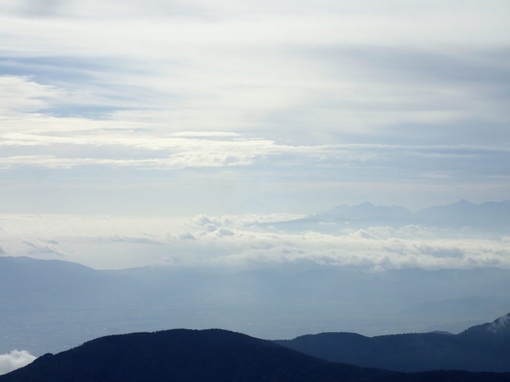 常念岳山頂から見る富士山