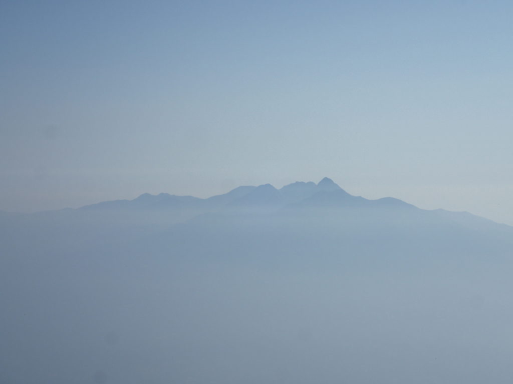 甲斐駒ヶ岳山頂から見る八ヶ岳