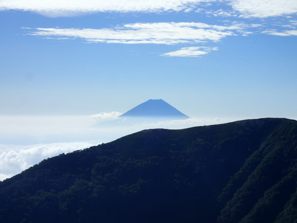 北岳登山道から見る富士山