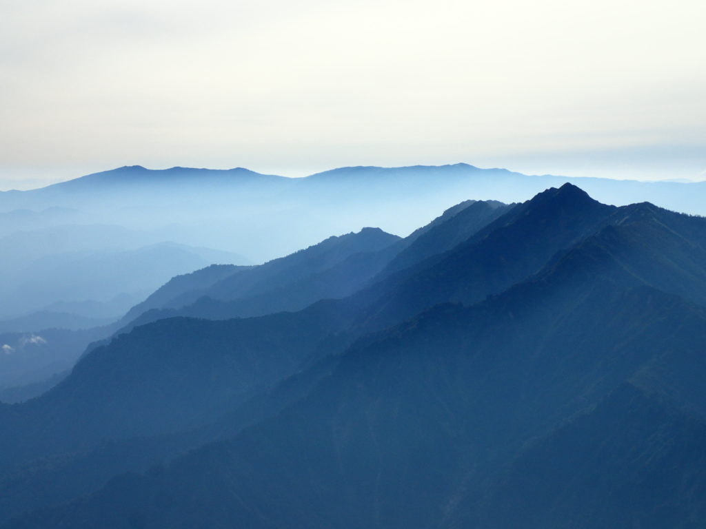 越後駒ヶ岳から見る荒沢岳と会津駒ヶ岳