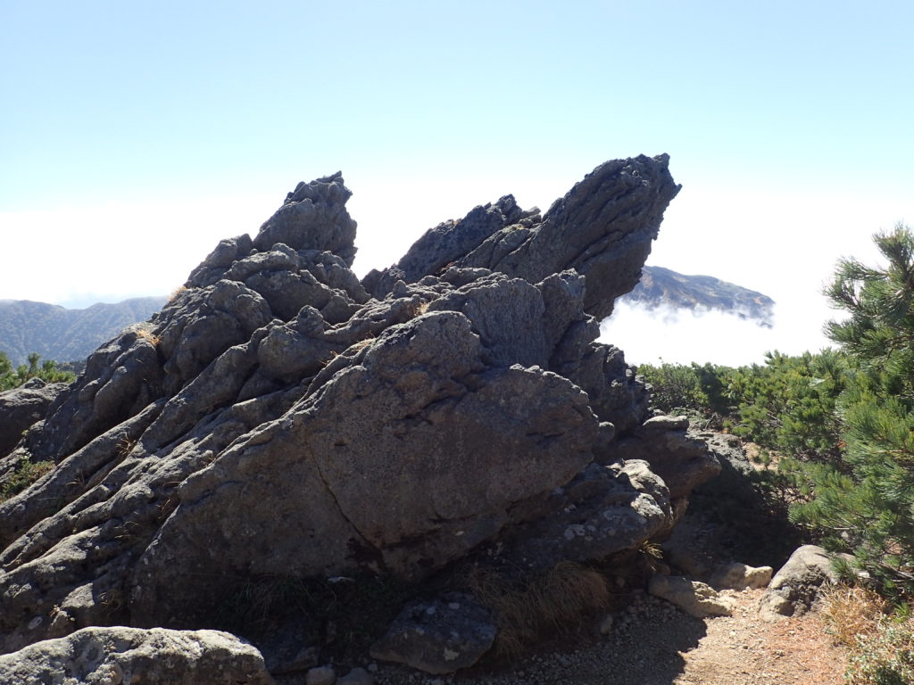 白山のトンビ岩