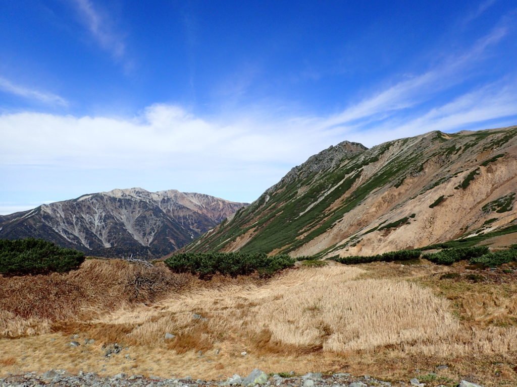 ワリモ岳方向から見る水晶岳と薬師岳
