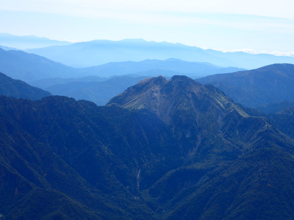 笠ヶ岳から見る焼岳