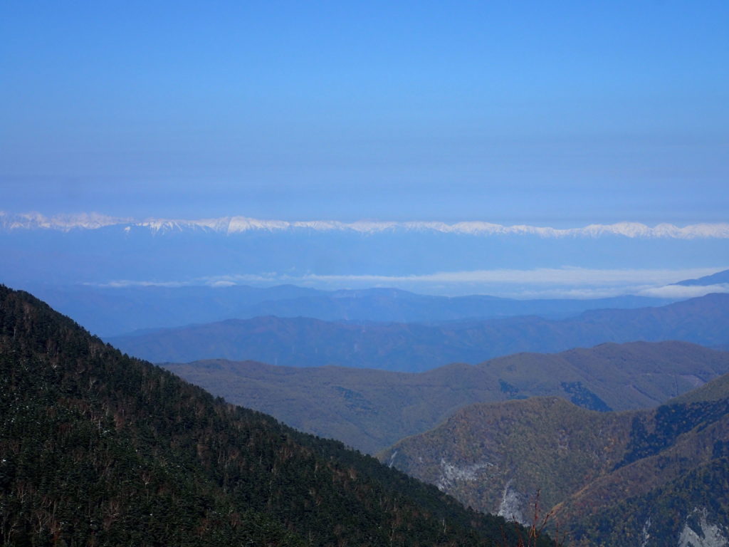 仙丈ヶ岳登山道から見る北アルプス