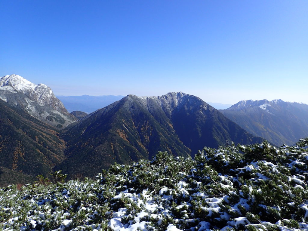 仙丈ヶ岳から見る栗沢山とアサヨ峰