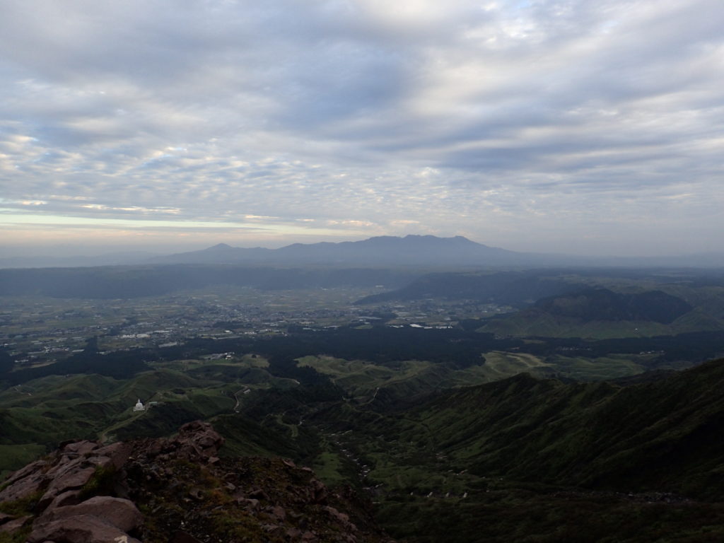 阿蘇山から見る九重連山