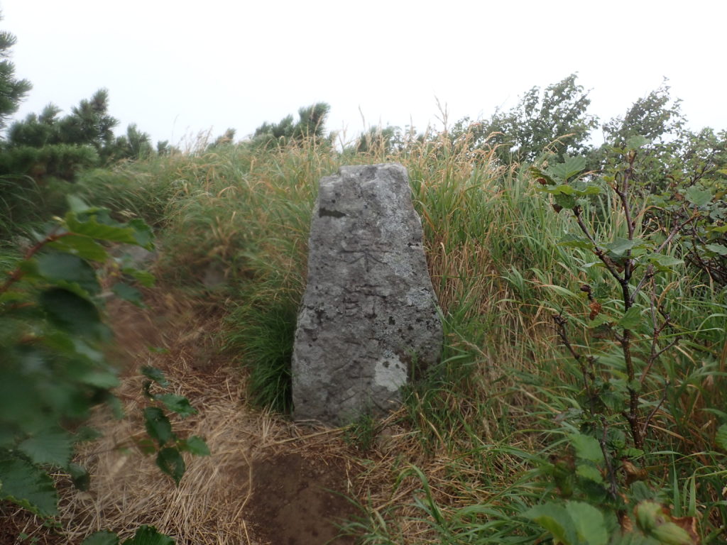 利尻山の8合目付近の石碑