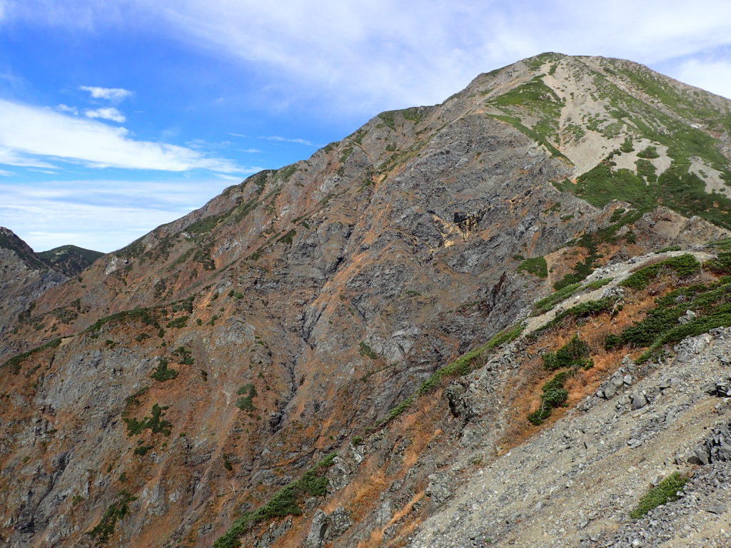 聖岳の便ヶ島ルートの小聖岳付近から見る聖岳大崩壊地