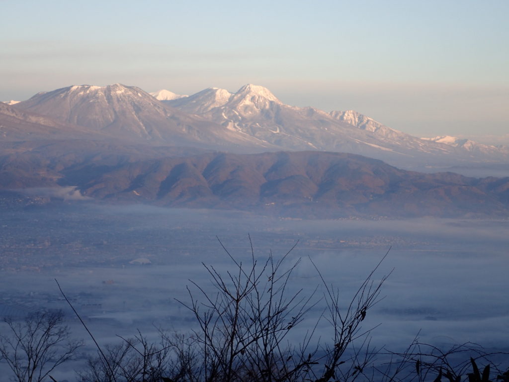 長野県長野市の太郎山から見る妙高山と火打山