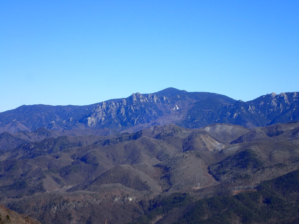 茅ヶ岳から見る瑞牆山