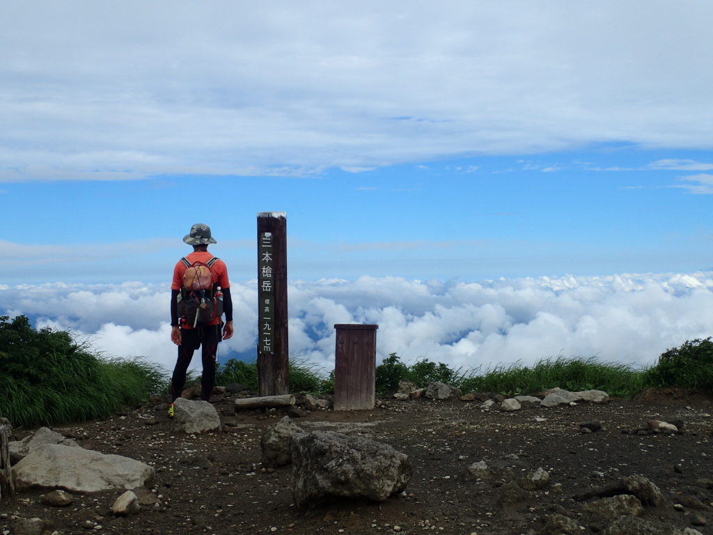 ひと夏での日本百名山全山日帰り登山47座目の那須岳登山での記念写真