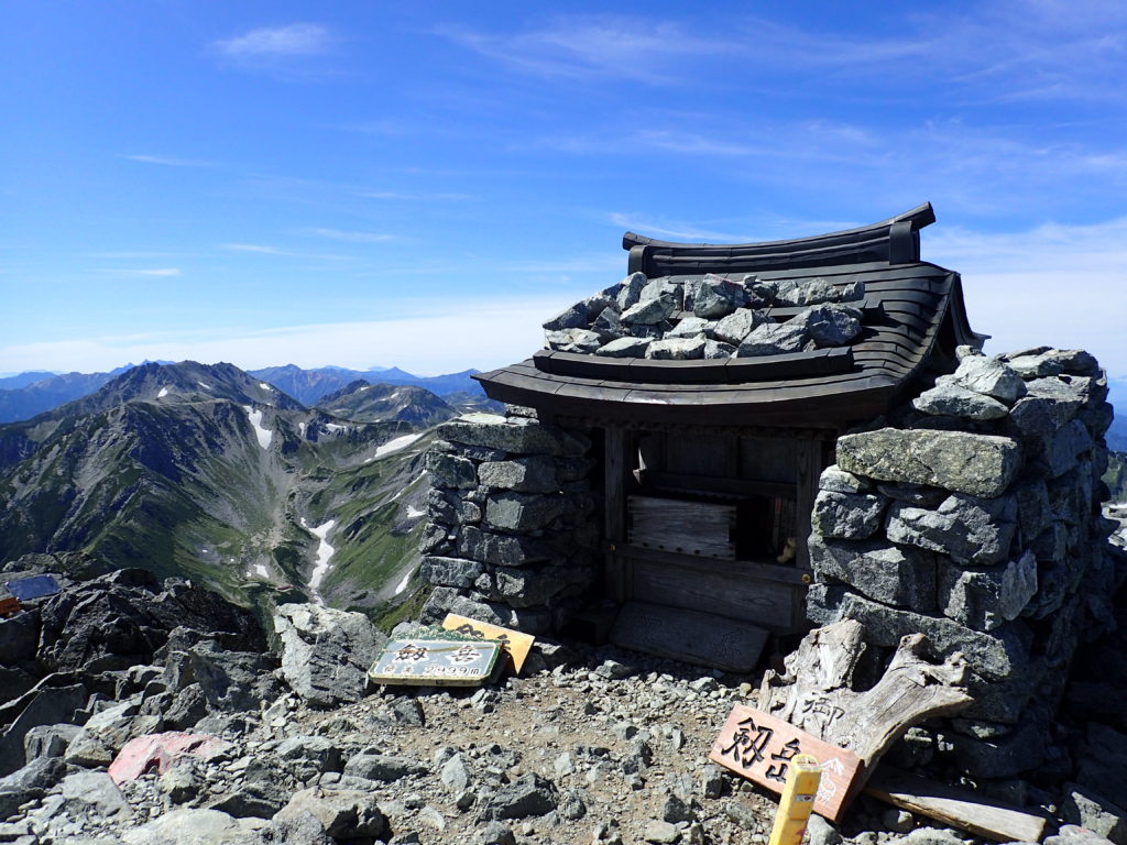 ひと夏での日本百名山全山日帰り登山で撮影した北アルプスの剱岳の山頂