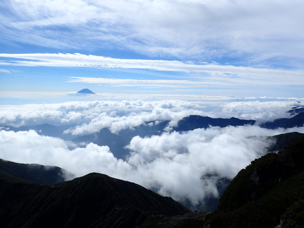 日本百名山の北岳を登山した時に撮影した富士山