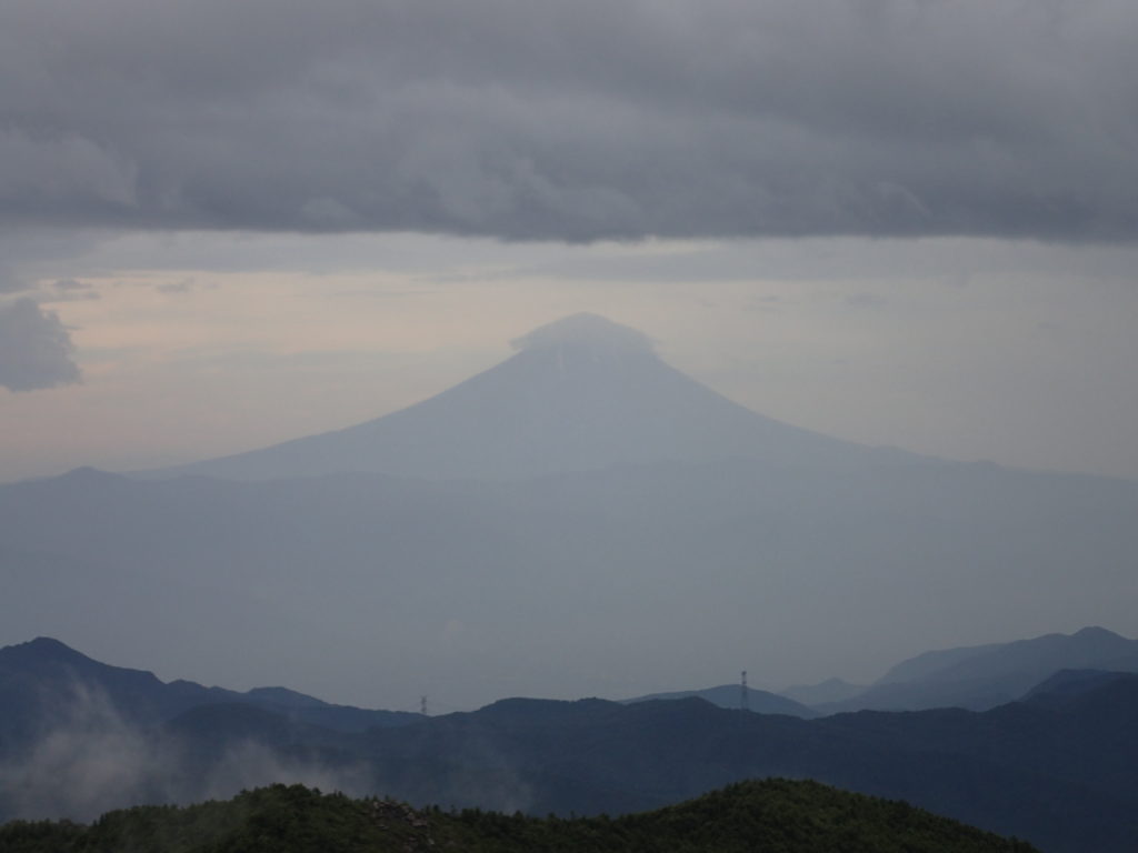 金峰山の砂払いノ頭付近からの富士山