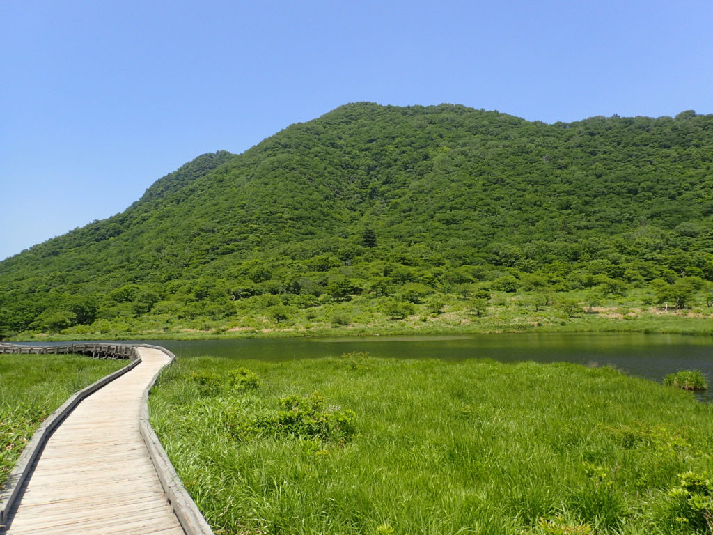 覚満淵と赤城山の駒ケ岳