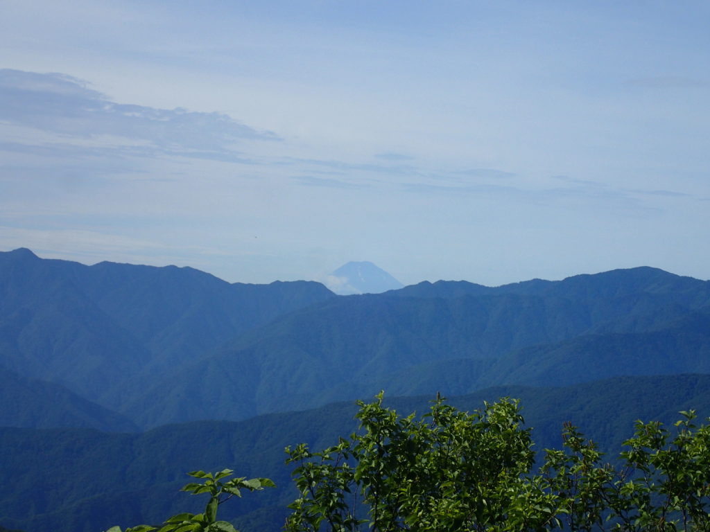 両神山山頂から見る富士山方面