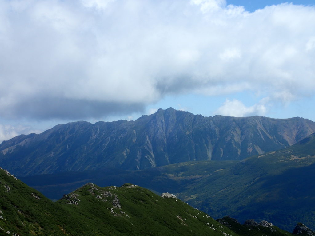 黒部五郎岳山頂から見る水晶岳