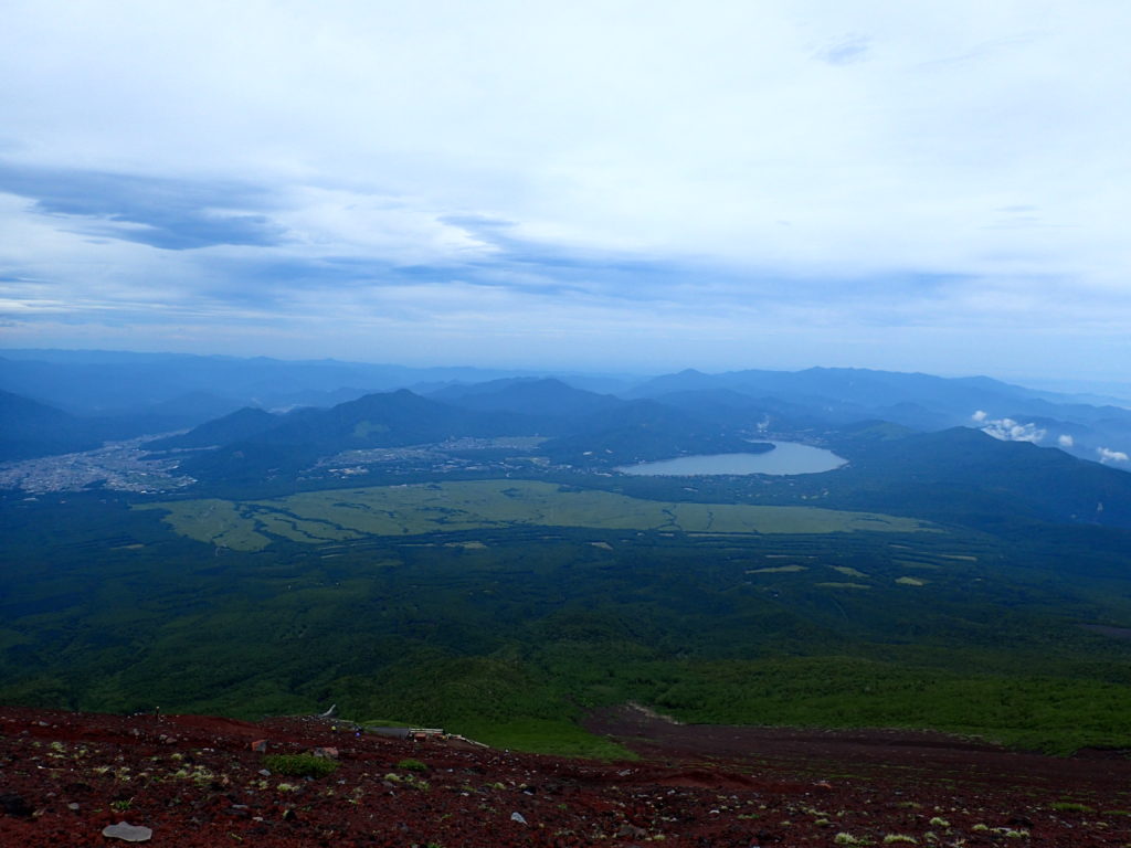 富士山吉田口下山道から見る山中湖と自衛隊の演習場