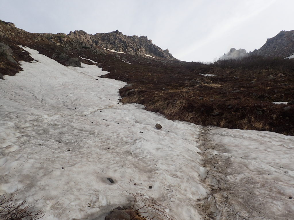 焼岳登山道(中の湯ルート)の雪渓