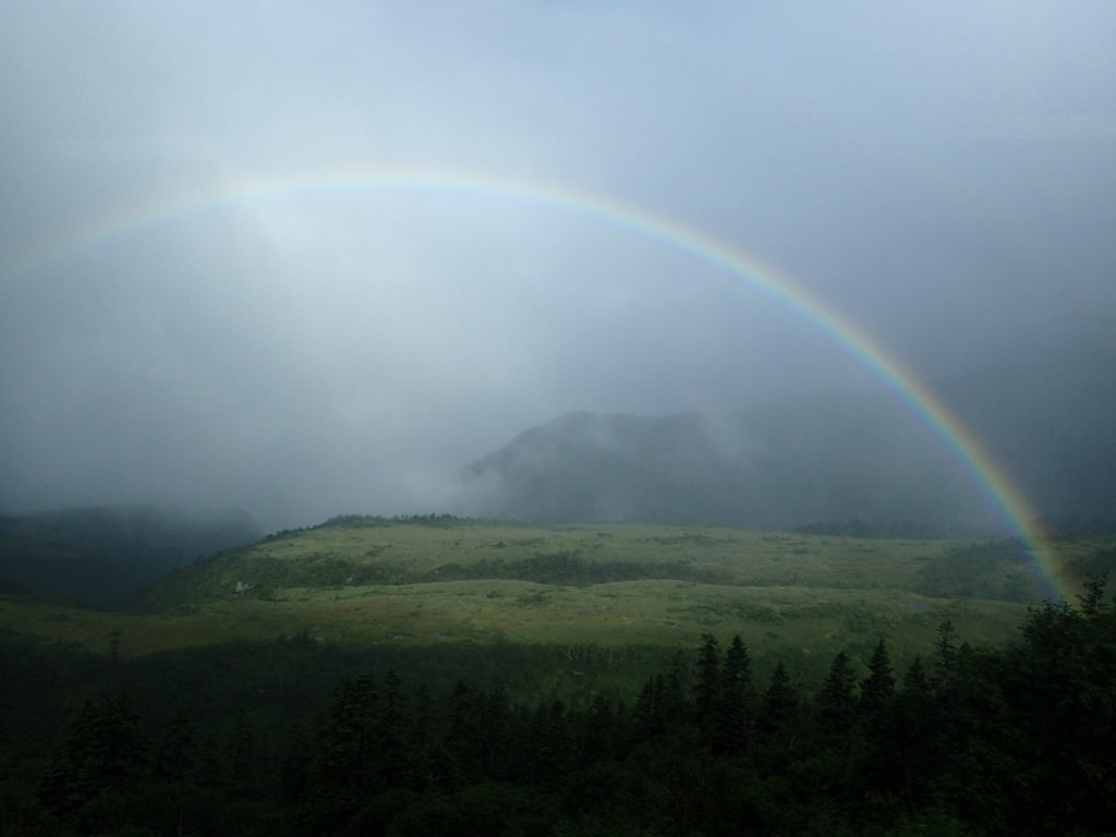 立山の弥陀ヶ原にかかる虹