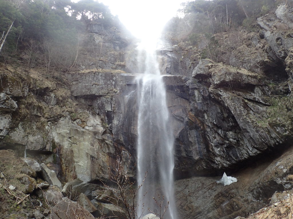 鳳凰三山ドンドコ沢ルートの五色滝
