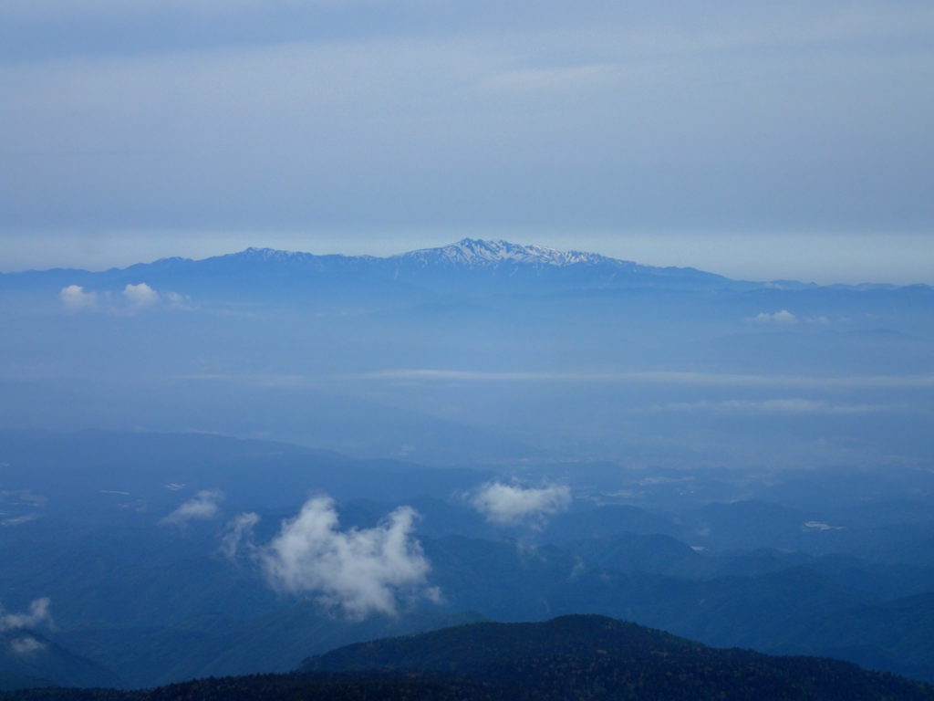乗鞍岳から見る白山