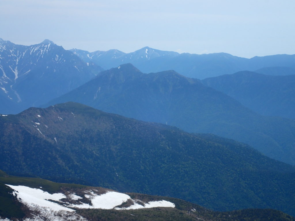 乗鞍岳最高峰の剣ヶ峰から見る霞沢岳