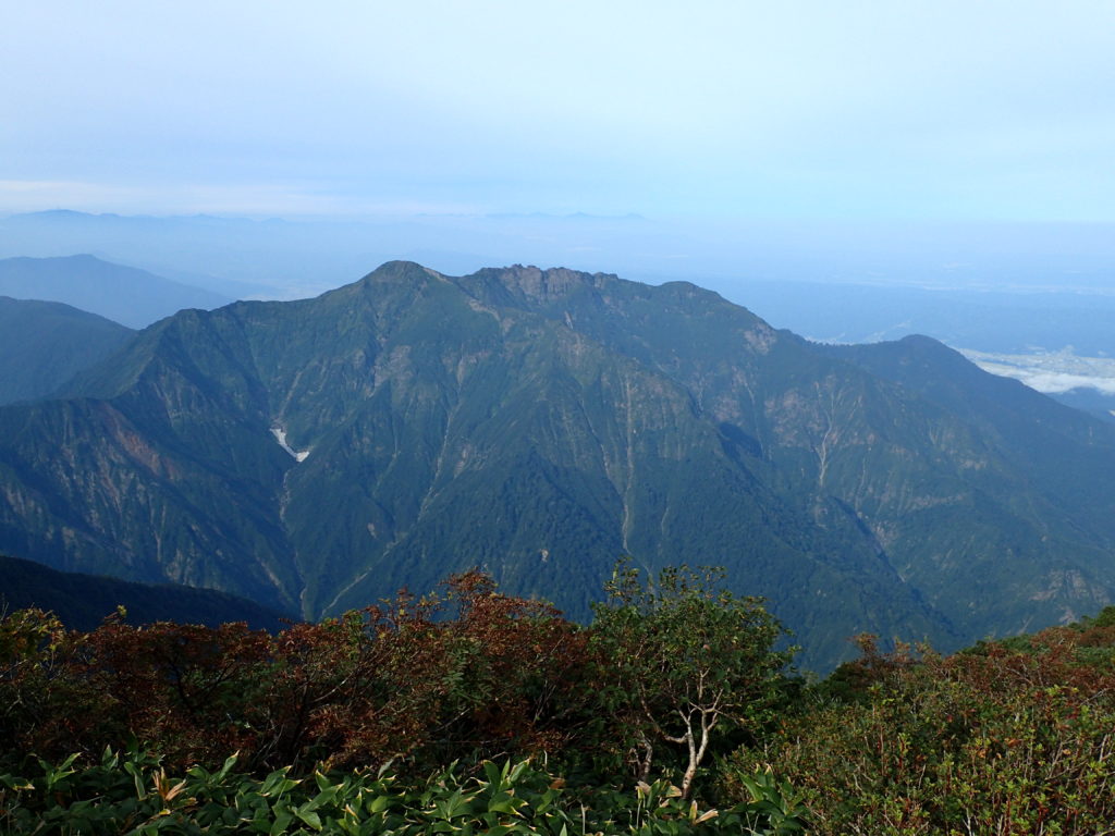 越後駒ヶ岳から見る八海山