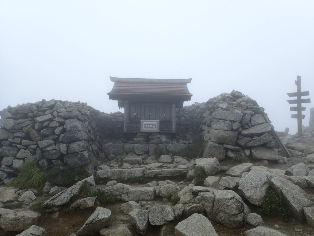 木曽駒ヶ岳山頂の伊那駒ケ嶽神社