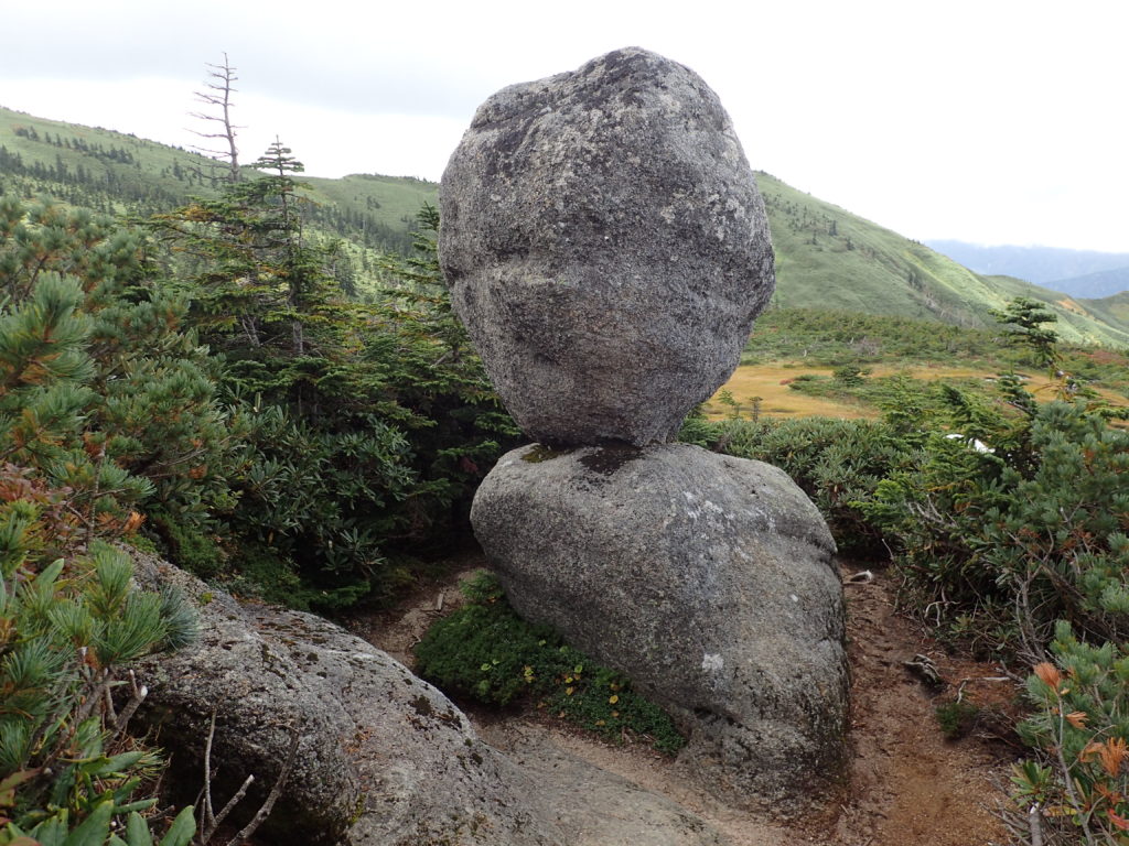 平ヶ岳の奇石たまご石