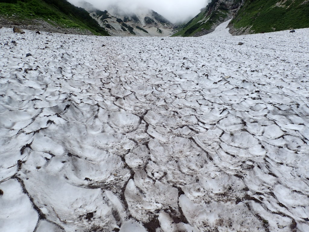 白馬岳登山道の大雪渓