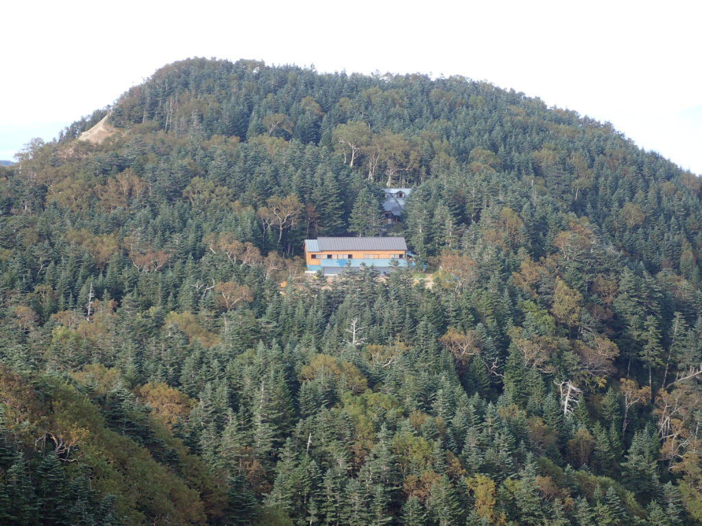三伏山から見る三伏小屋