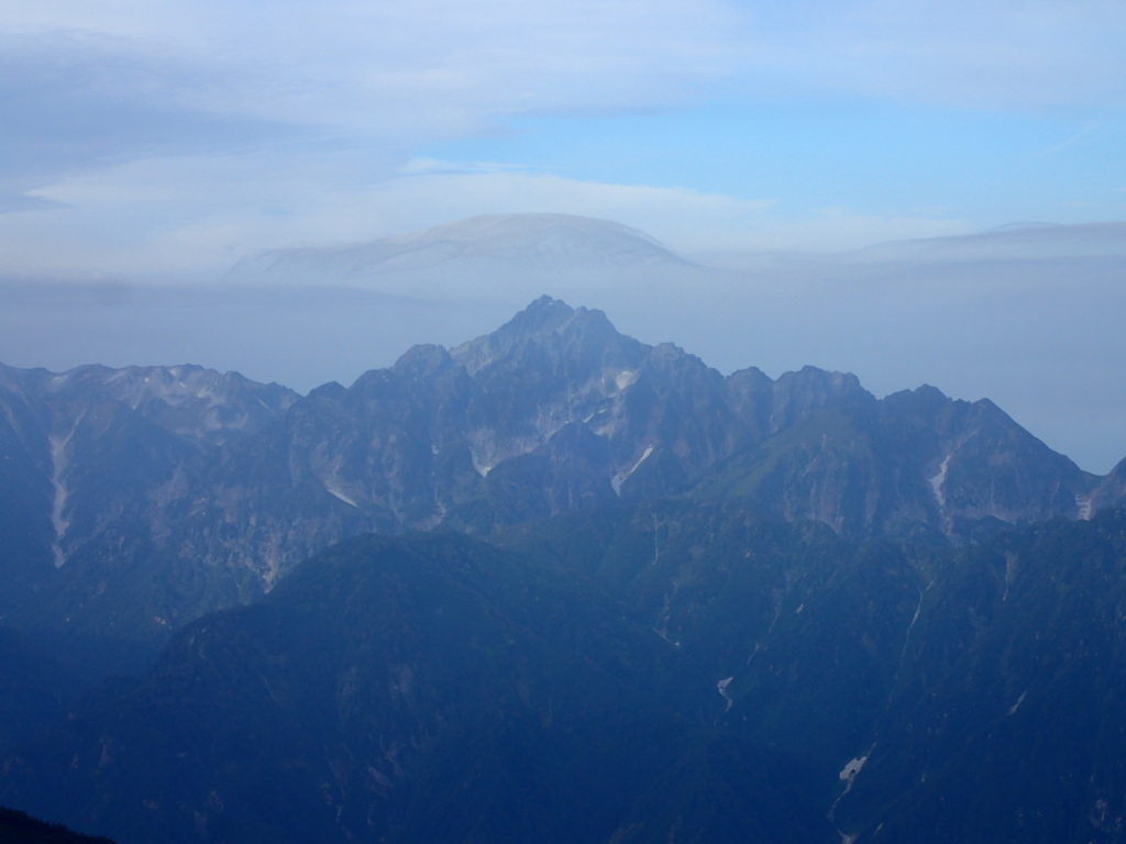 唐松岳頂上付近から見る剱岳