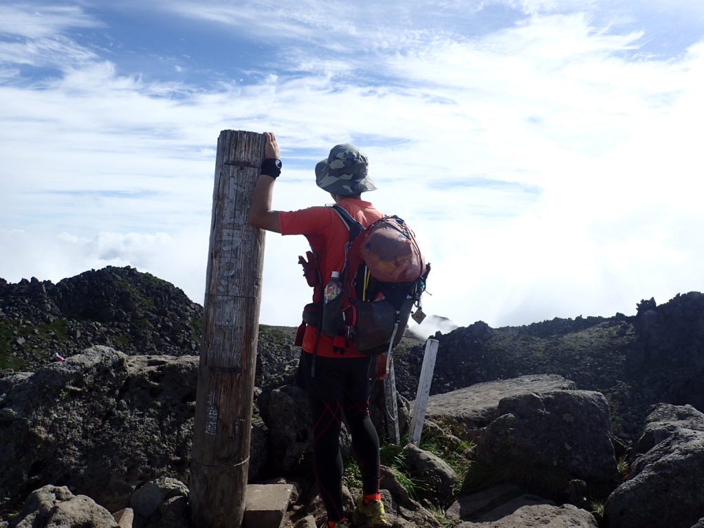 トムラウシ山山頂で記念撮影