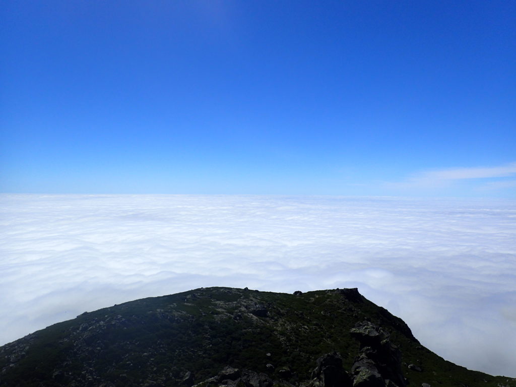 羅臼岳山頂から見た雲海