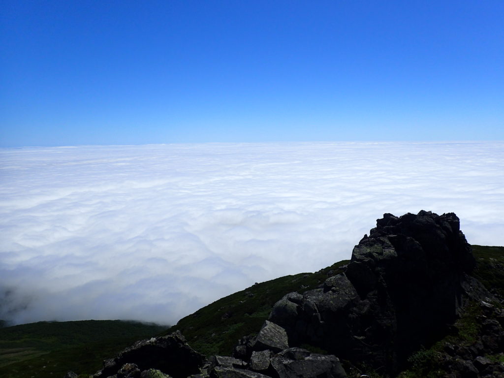 羅臼岳山頂から見る雲海