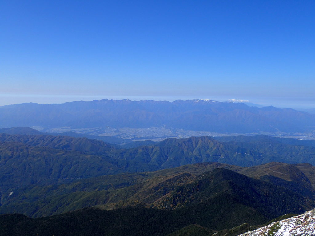 仙丈ヶ岳から見る中央アルプスと御嶽山