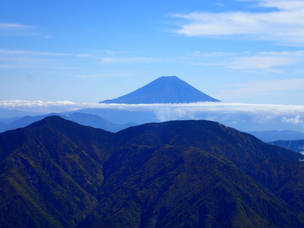 奥聖岳から見る富士山