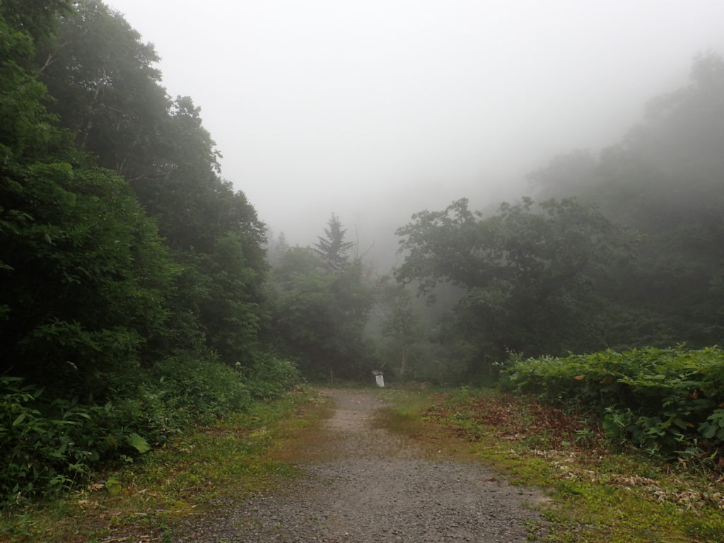 斜里岳の清岳荘ルートの林道終点