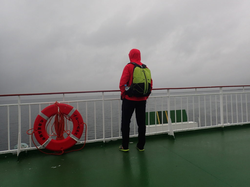津軽海峡フェリーの甲板で記念撮影