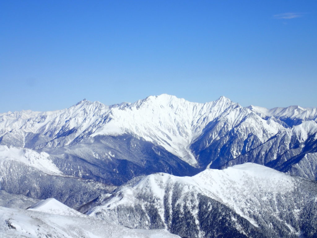 厳冬期の乗鞍岳から見る槍ヶ岳と穂高岳方面
