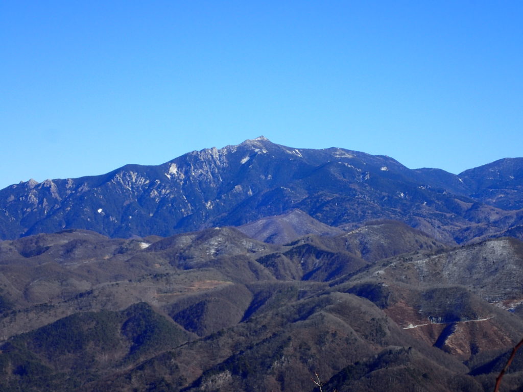 茅ヶ岳から見る金峰山