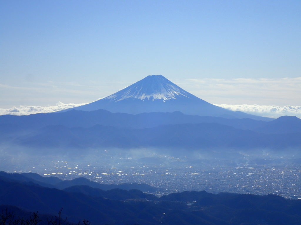茅ヶ岳から見る富士山