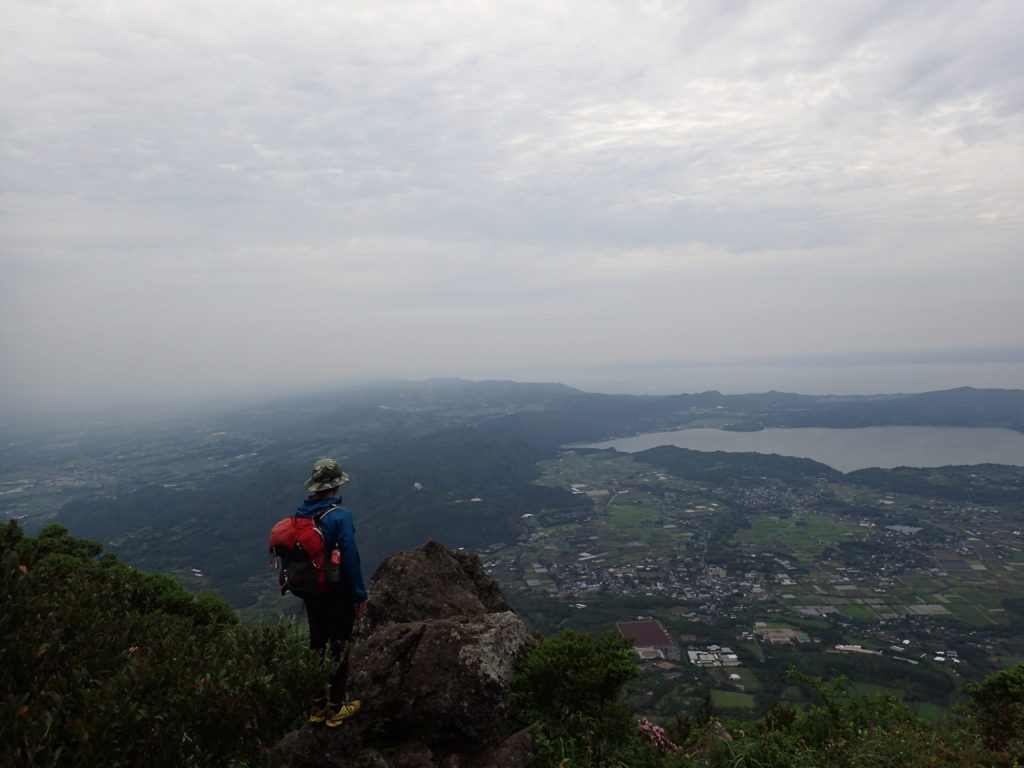 ひと夏での日本百名山全山日帰り登山で7座目となった開聞岳山頂での記念写真