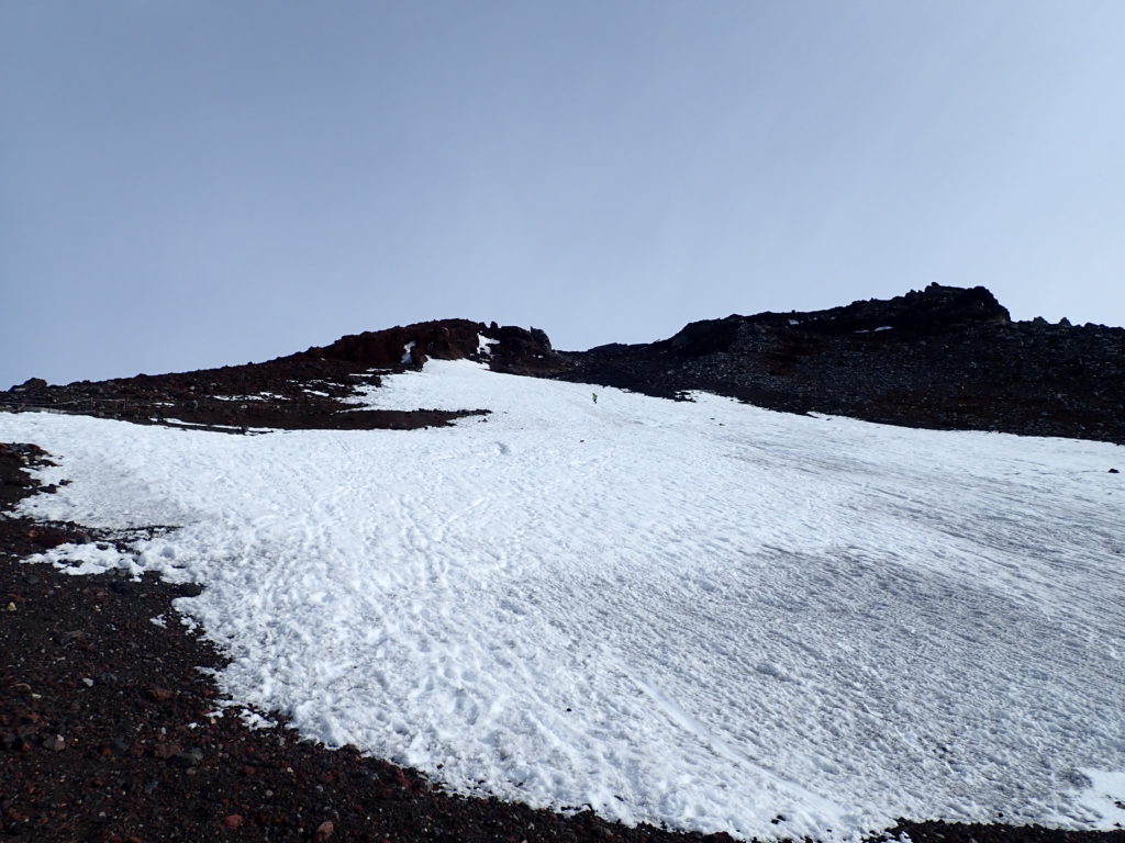 6月の富士山の残雪地帯